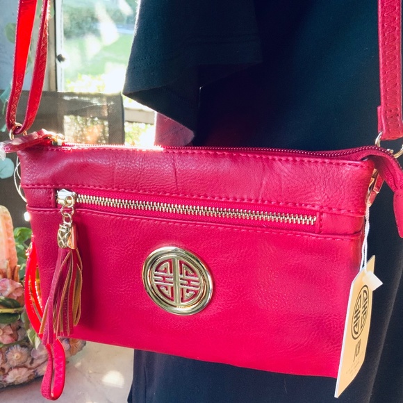 Handbags - RED CROSSBODY w/MEDALLION / MESSENGER BAG⭐️ LIGHT WEIGHT- NEW CONDITION W/TAGS